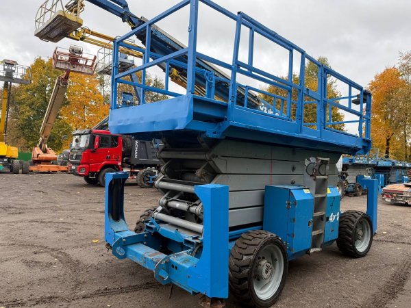 Ножничный подъемник Genie GS-5390, 2011