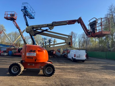 Коленчатый подъемник JLG 450AJ, 2006г